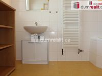 Pronájem bytu 1 + kk, 1. patro, výtah, 45 m2, bezbariérový byt - 12