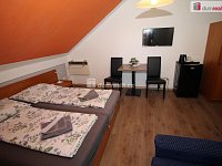 Zavedený hotel s restaurací přímo na sjezdu u dálnice u Chebu - Odrava - 10