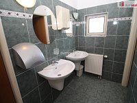 Zavedený hotel s restaurací přímo na sjezdu u dálnice u Chebu - Odrava - 17