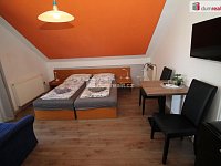 Zavedený hotel s restaurací přímo na sjezdu u dálnice u Chebu - Odrava - 9