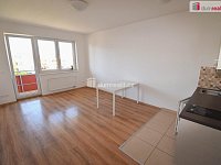 Pronájem bytu 1+kk, 30m² + balkon, ul. Federova, Praha 9- Kyje - 2