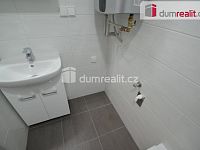 Pronájem bytu 1+kk 30 m2 P4 Nusle novostavba výtah podkroví - 10