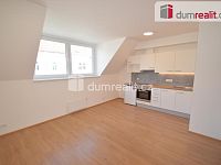 Pronájem bytu 1+kk 30 m2 P4 Nusle novostavba výtah podkroví - 4