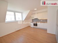 Pronájem bytu 1+kk 30 m2 P4 Nusle novostavba výtah podkroví - 5