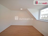 Pronájem bytu 1+kk 30 m2 P4 Nusle novostavba výtah podkroví - 6