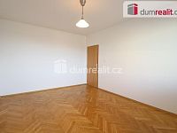 Pronájem bytu 3+1 s balkonem v Ostrově  - 10