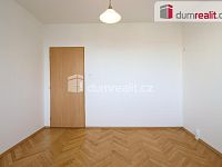 Pronájem bytu 3+1 s balkonem v Ostrově  - 17