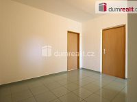 Pronájem bytu 3+1 s balkonem v Ostrově  - 19