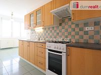 Pronájem bytu 3+1 s balkonem v Ostrově  - 3