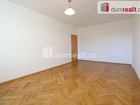 Pronájem bytu 3+1 s balkonem v Ostrově  - 8