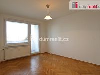 Pronájem bytu 3+1 s balkonem v Ostrově  - 9