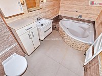 Prodej RD 7+1 350m2 se stodolou pozemek 1685m2 - 17