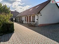 Prodej stylového apartmánového domu Mateřidouška v Chlumu u Třeboně – bazén, sauna, 27 lůžek, výborná obsazenost