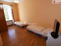 Krásný slunný byt 3+kk po rekonstrukci v druhém patře cihlového domu v lázeňském centru Karlových Varů - 7