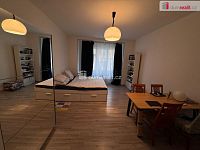 Pronájem 1kk 32m2 P1 Staré Město Dlouhá rekonstrukce zařízený - 2