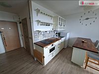 Pronájem garsoniéry s velým balkonem, komorou a sklepem, Praha 4 - Kamýk - 2