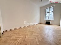 Elegantní byt 2+1 po kompletní rekonstrukci s klimatizací v srdci Žižkova - 3