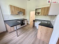 Elegantní byt 2+1 po kompletní rekonstrukci s klimatizací v srdci Žižkova - 8