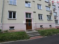 Bytová jednotky 1+kk určená k rekonstrukci ve zvýšeném přízemí cihlového domu v Sokolově - 14