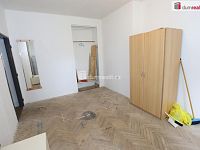Bytová jednotky 1+kk určená k rekonstrukci ve zvýšeném přízemí cihlového domu v Sokolově - 2