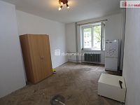 Bytová jednotky 1+kk určená k rekonstrukci ve zvýšeném přízemí cihlového domu v Sokolově - 3