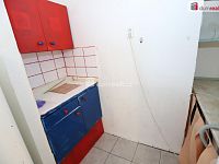 Bytová jednotky 1+kk určená k rekonstrukci ve zvýšeném přízemí cihlového domu v Sokolově - 6