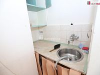 Bytová jednotky 1+kk určená k rekonstrukci ve zvýšeném přízemí cihlového domu v Sokolově - 7