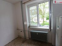 Bytová jednotky 1+kk určená k rekonstrukci ve zvýšeném přízemí cihlového domu v Sokolově - 8