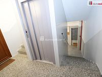 Bytová jednotka 1+1 po zdařilé generální rekonstrukci ve zvýšeném přízemí panelového domu v Chodově - 16