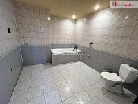 Pronájem komerčních prostor o výměře 71 m2, kancelář, sklady, garáže v Uherském Hradišti  - 3