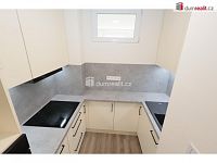 Světlý byt 2+1, 43,5 m2 + 5 m2 lodžie, 5.patro, OV, panel po rekonstrukci, Praha 12 - Kamýk - 11