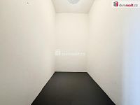 Nabízíme k pronájmu prostorný byt 2+kk s parkováním a zázemím v klidné lokalitě u jezera Milada - 6