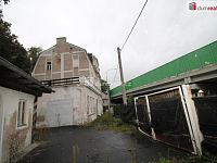 Objekt se třemi byty, garáží a nebytovým prostorem vhodný ke komerčnímu využití - 24