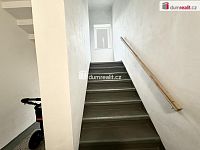 Moderní a prostorný byt 2+1 s parkovacím místem a zahradou - 11