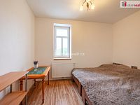 Krásný prostorný byt 4+kk ve druhém patře cihlového domu v centru Mariánských Lázní - 10