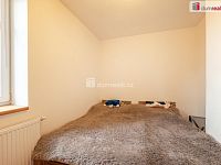 Krásný prostorný byt 4+kk ve druhém patře cihlového domu v centru Mariánských Lázní - 11