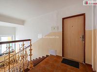 Krásný prostorný byt 4+kk ve druhém patře cihlového domu v centru Mariánských Lázní - 19