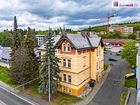 Krásný prostorný byt 4+kk ve druhém patře cihlového domu v centru Mariánských Lázní - 27