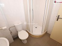 Prostorná atypická garsonka - studio v přízemí cihlového domu v obci Počerny - Karlovy Vary - 10