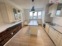 Pronájem bytu 4+1 85 m2 balkon cihla Žernovská P10 nezařízený