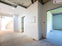K prodeji, hlavní obytná část zemědělské usedlosti se 2 čísly popisnými v započaté rekostrukci, Opatovice 25 a 27, Hrdějovice - 15
