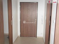 Pronájem 2kk 52m2 P9 Střížkov Bytový park Prosek novostavba balkon 4m2 garážové stání částečně zařízeno - 9