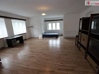 Prostorná atypická garsonka - studio v přízemí cihlového domu v obci Počerny - Karlovy Vary - 2