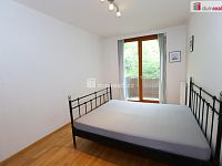 Krásný byt 2+kk ve třetím patře s výtahem cihlové budovy a parkovacím stáním na Žižkově - 7