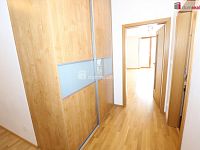 Krásný byt 2+kk ve třetím patře s výtahem cihlové budovy a parkovacím stáním na Žižkově - 8