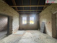 Rodinný dům s rozlehlým pozemkem, Třebčice - 12