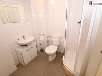 Prostorná atypická garsonka - studio v přízemí cihlového domu v obci Počerny - Karlovy Vary - 9