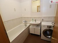 Krásný byt 2+kk ve třetím patře s výtahem cihlové budovy a parkovacím stáním na Žižkově - 10