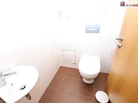 Krásný byt 2+kk ve třetím patře s výtahem cihlové budovy a parkovacím stáním na Žižkově - 11