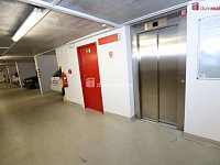 Krásný byt 2+kk ve třetím patře s výtahem cihlové budovy a parkovacím stáním na Žižkově - 19